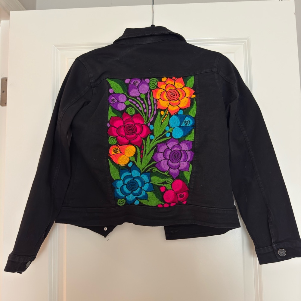 NWOT Floral Embroidered Black Denim Jacket SIZE S